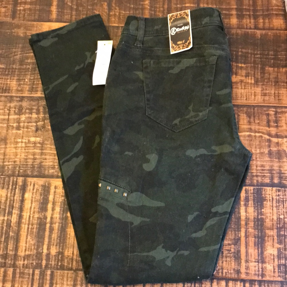 Women’s juniors pants